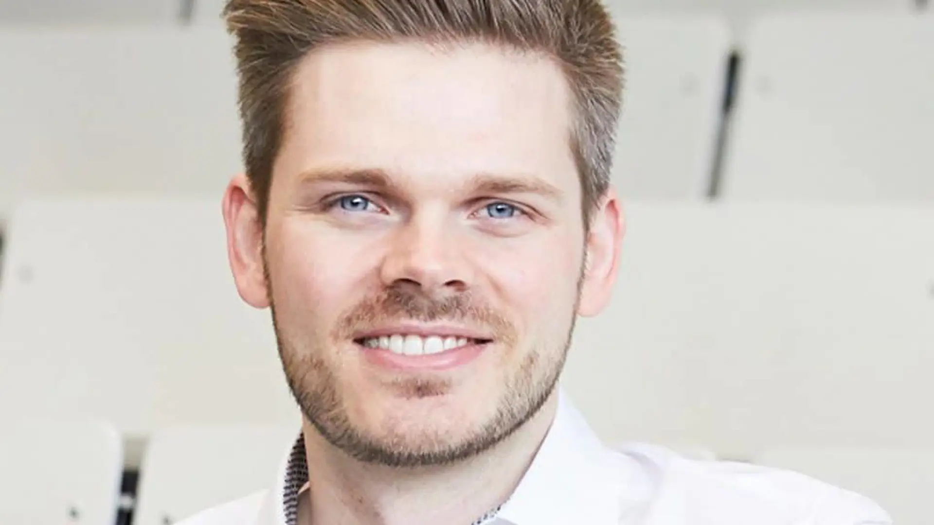 Referent Jonathan T. Mall: Brain Hacker, Neuropsychologe & Leiter eines Psych-Tech Startups macht Brand Marketing durch KI und Psychologie effizienter.