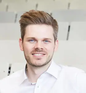 Referent Jonathan T. Mall: Brain Hacker, Neuropsychologe & Leiter eines Psych-Tech Startups macht Brand Marketing durch KI und Psychologie effizienter.