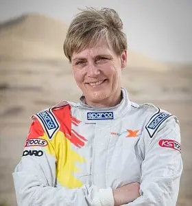 Referentin Jutta Kleinschmidt: Profi-Marathon-Rallyefahrerin und Gewinnerin der Rallye Paris-Dakar 2001 ermutigt dazu, Herausforderung anzusteuern.