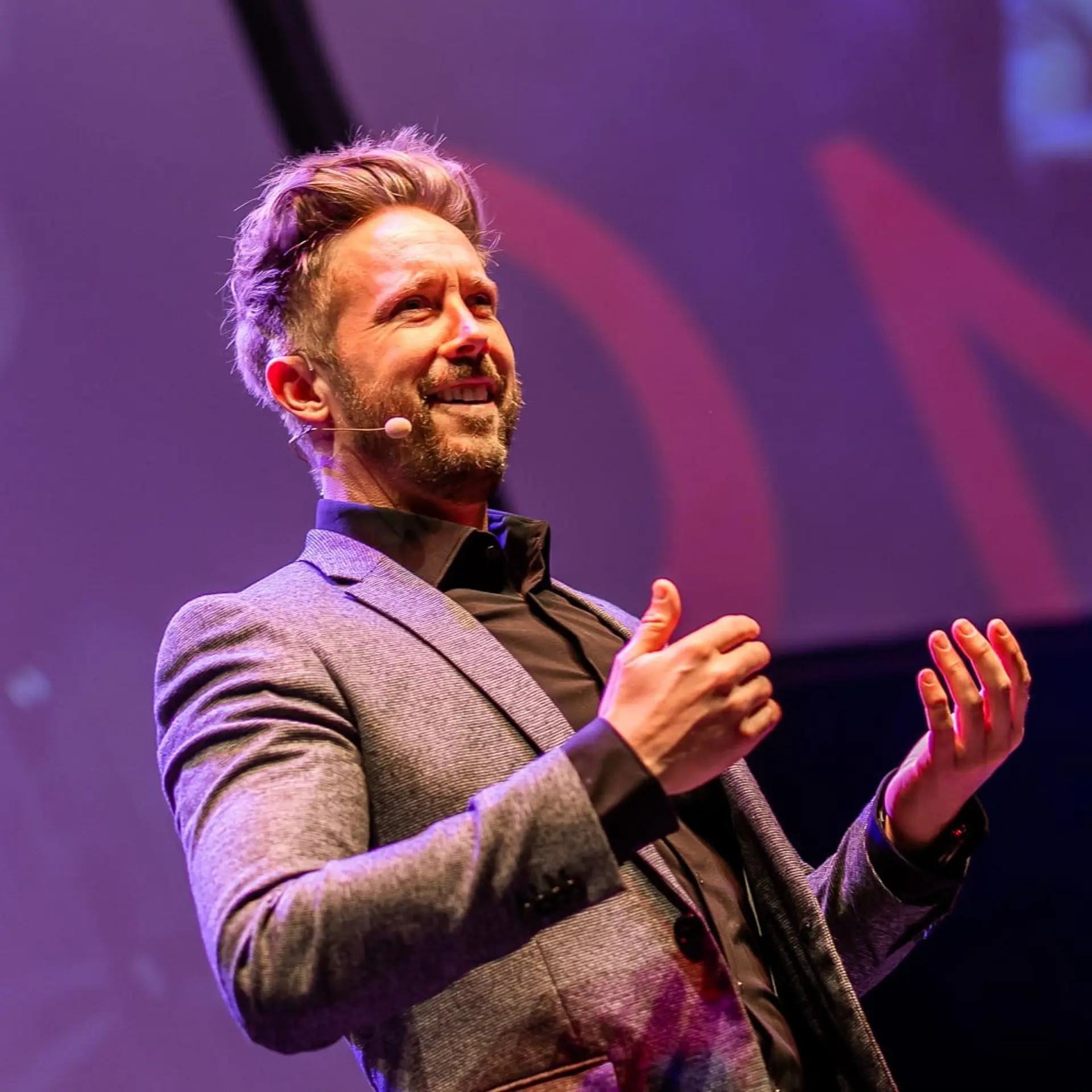 Referent Felix Thönnessen: Business Coach, Premium Keynote Speaker und Bestseller Autor Felix weiß, wie man ein Publikum für Gründung und Digitalisierung begeistert.