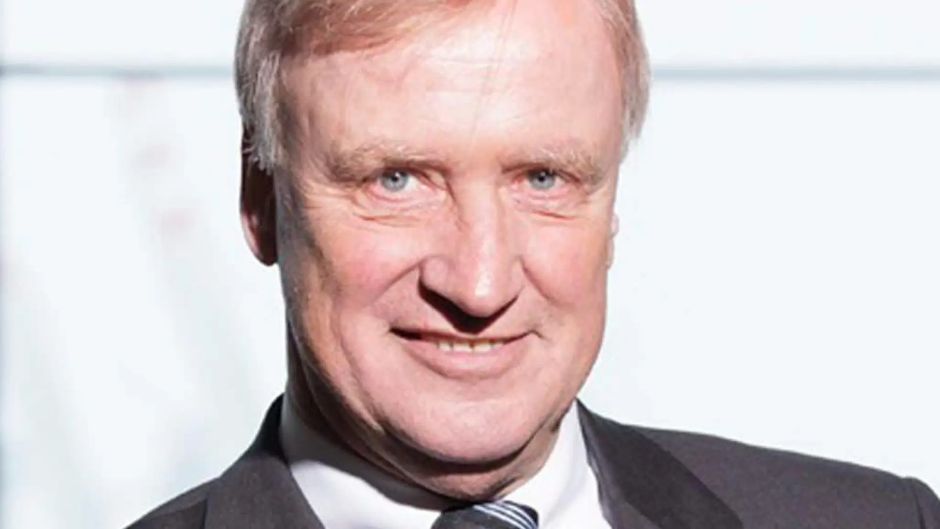 Referent Ole von Beust: Ehem. Erster Bürgermeister von Hamburg vermittelt mitreißend die wachsende Relevanz von Soft Skills in Führungspositionen.